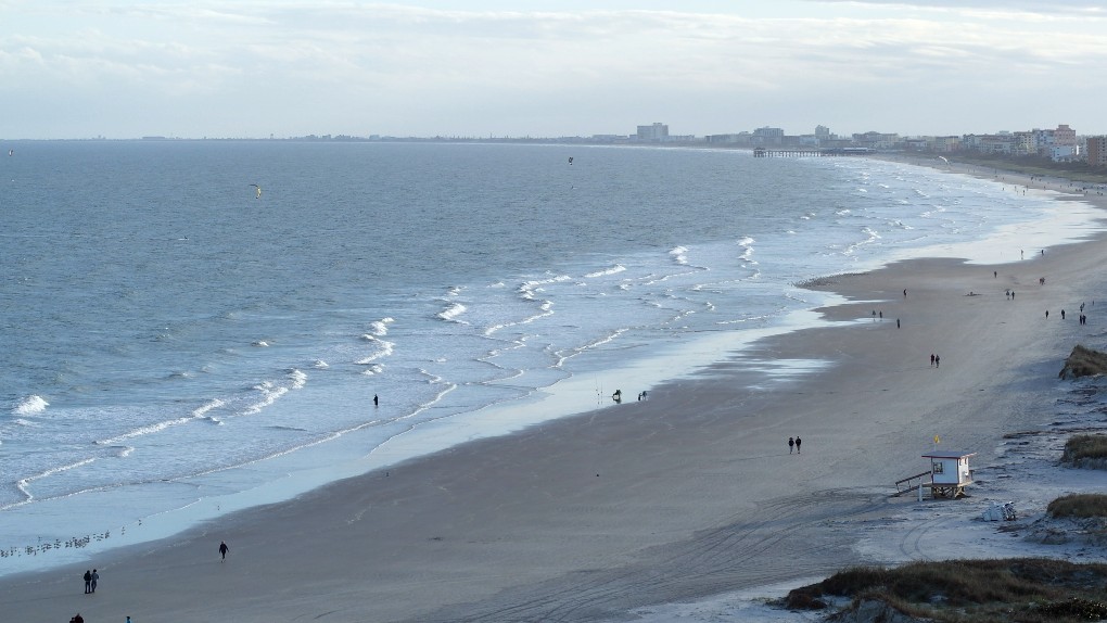 Nice and slowly sloped beach access